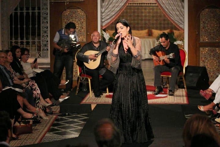 Experiência Alfama — fado, jantar e tour cultural