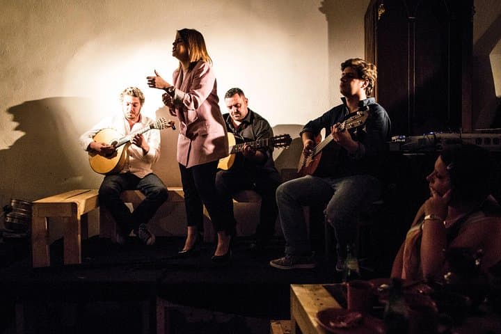 How much does fado cost in Lisbon — real prices by format