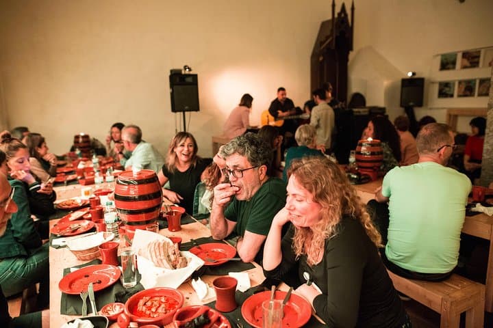 Fado com petiscos — tour gastronómico em três paragens